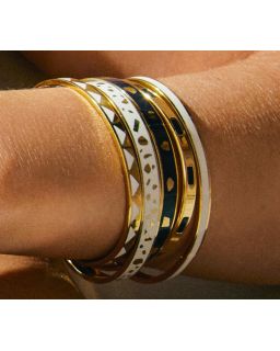 Bracelet À Fermoir En Métal Doré Laqué, Bangle, Couleur Blanc Sable Bracelet À Fermoir En Métal Doré Laqué, Bangle, Couleur Blanc Sable